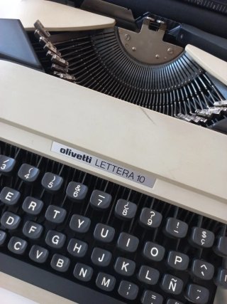 Máquina de escribir Olivetti Lettera 10