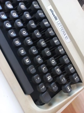 Máquina de escribir Olivetti Lettera 10