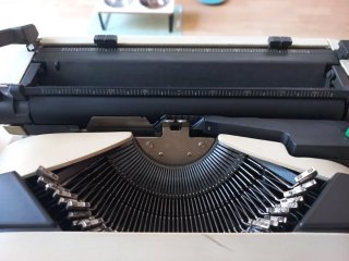 Máquina de escribir Olivetti Lettera 10