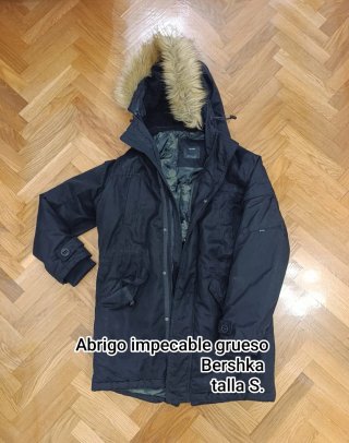Abrigo Bershka Negro Talla S