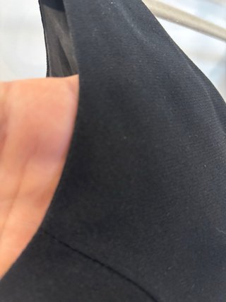 Vestido negro corto vuelo