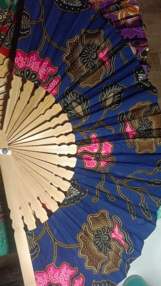 Abanicos artesanales batik
