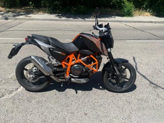 KTM 690 Duke Negra y Naranja
