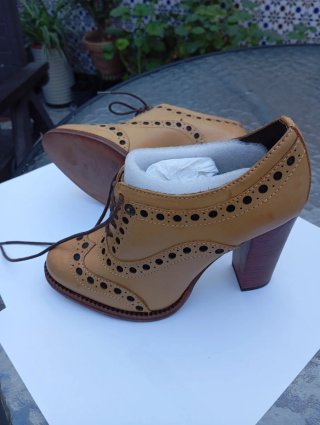 Botines beige cordones talla 37