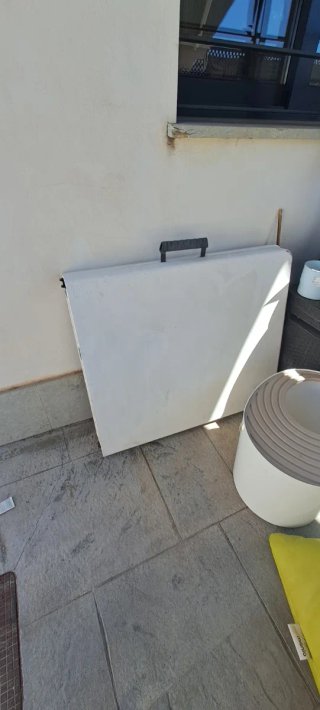 Mesa maletin plegable camping blanca