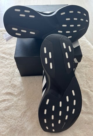 Zapatillas Adidas Adizero Negras y Blancas
