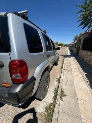 Jeep Cherokee 2004 cambio por vito extralarga
