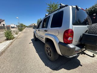 Jeep Cherokee 2004 cambio por vito extralarga