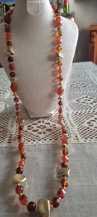 Collar largo hecho a mano ámbar y oro