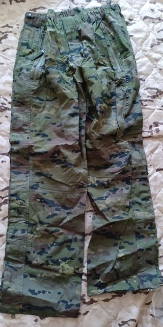 Traje de tormenta XL verdepixelado