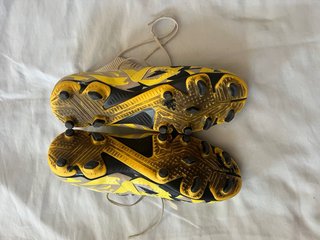 Botas de fútbol Puma Amarillas y Negras