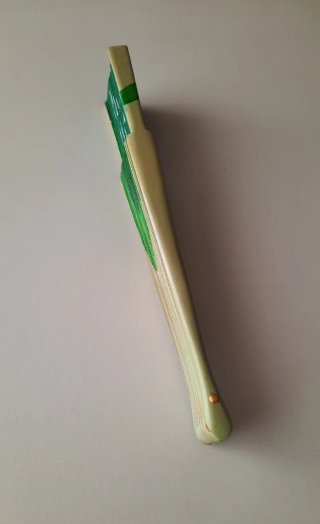 ABANICO VERDE PINTADO A MANO