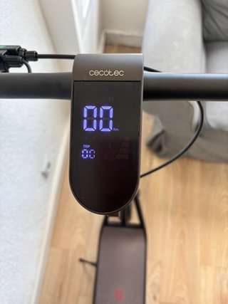 Patinete Cecotec Bongo + Casco Urban Moov