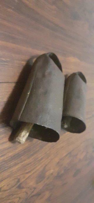 2 Antiche campane da fabbro con campanacci originali in legno