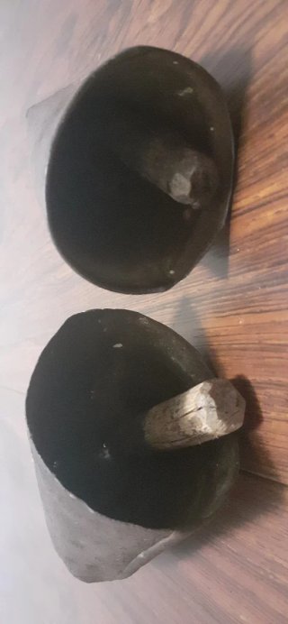 2 Antiche campane da fabbro con campanacci originali in legno