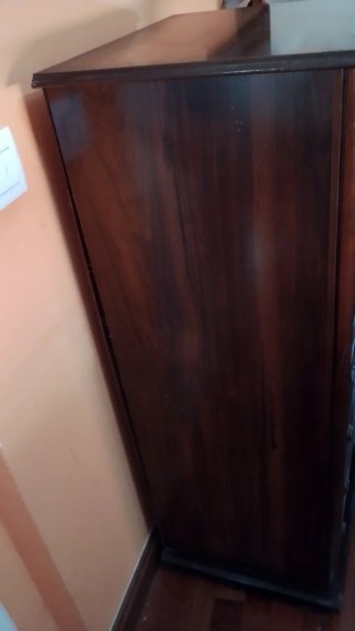Cómoda de madera con 7 cajones