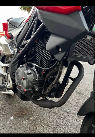 Benelli TNT 125 Naked Roja