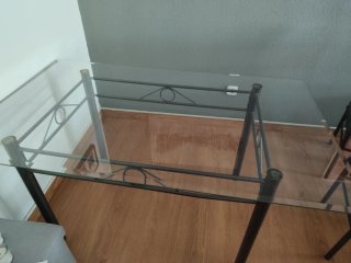 Mesa de comedor cristal y metal SIN SILLAS..