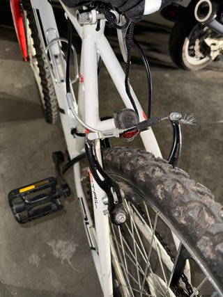 Bicicleta Montaña Blanca y Roja