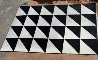 Alfombra Ikea Diseño Triángulos Blanco y Negro