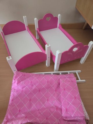 Litera para muñecas rosa y blanca