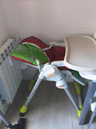 Trona infantil con cojín y arnés