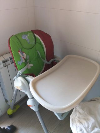 Trona infantil con cojín y arnés