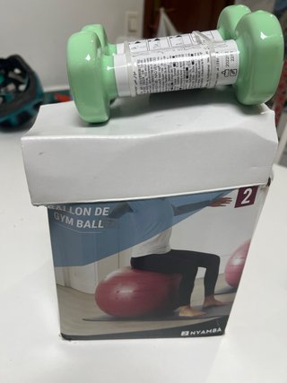 Dos pesas 1kg (sin usar) y Balón de pilates