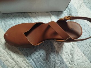 Sandalias de tacón con tachuelas