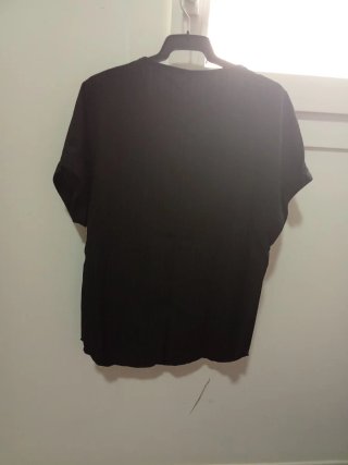Camisa negra con cremallera