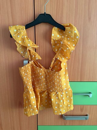 Top amarillo lunares blancos