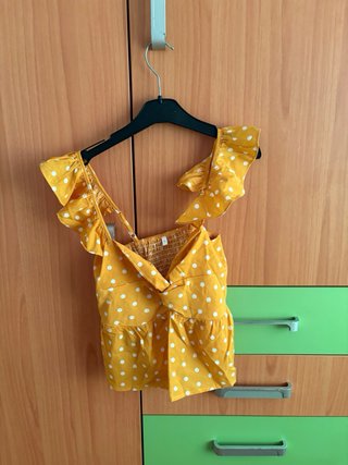Top amarillo lunares blancos