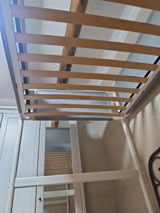 Litera Ikea alta con barreras de seguridad
