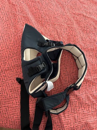 Mochila portabebés ergonómica.