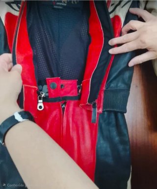 Mono de moto Dainese de mujer.