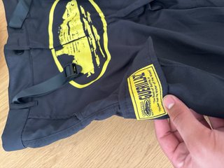 Pantalón Cargo Corteiz Negro Amarillo Talla S