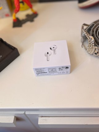 Apple AirPods 4 ANC