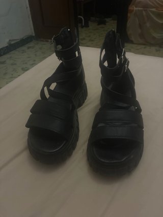 Sandalias negras de piel