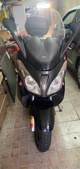 Aprilia Arrecife 125cc Maxi Scooter Negra