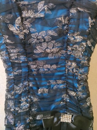 Vestido fiesta corto azul eléctrico y negro