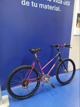 bici paseo mujer negra y rosa