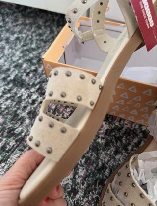 Sandalias Beige/suave Cuero Ante y Tachuelas 39