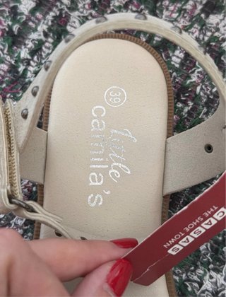 Sandalias Beige/suave Cuero Ante y Tachuelas 39