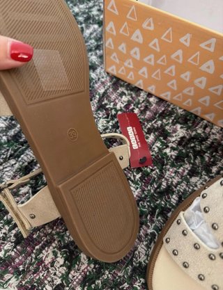 Sandalias Beige/suave Cuero Ante y Tachuelas 39