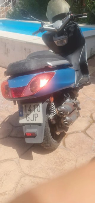 TGB X-MOTION 125cc Maxi Scooter Negra/Azul