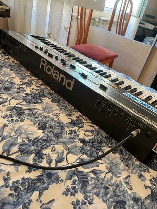 Roland Juno-106 Sintetizador Analógico