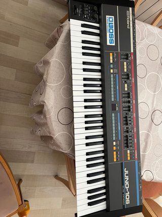 Roland Juno-106 Sintetizador Analógico