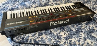 Roland Juno-106 Sintetizador Analógico