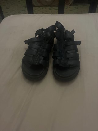 Sandalias de piel negras