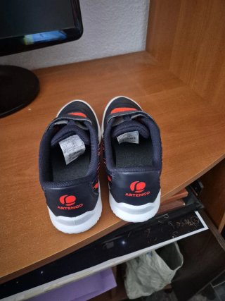 Zapatillas niño negras y rojas